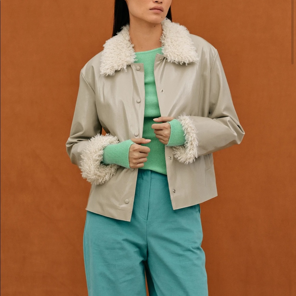 Source Unknown Shearling Curly Patent Jacket - Oyster (S/M)